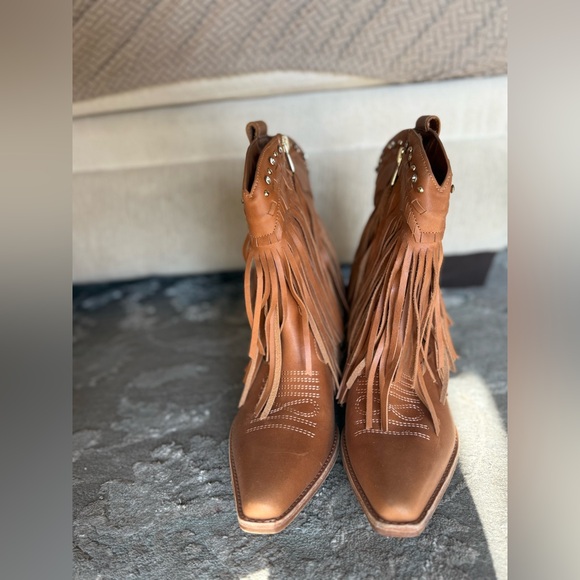 ZIGI Finlandia Fringe Tan Leather Boots NWOT- size 9 - Picture 5 of 16